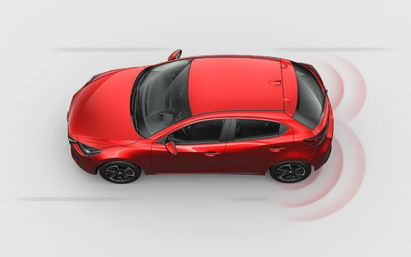 Mazda 2 Sport — Alerta de Tráfico Cruzado Atrás (RCTA)