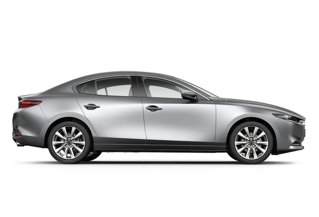 Mazda 3 vista lateral en estudio