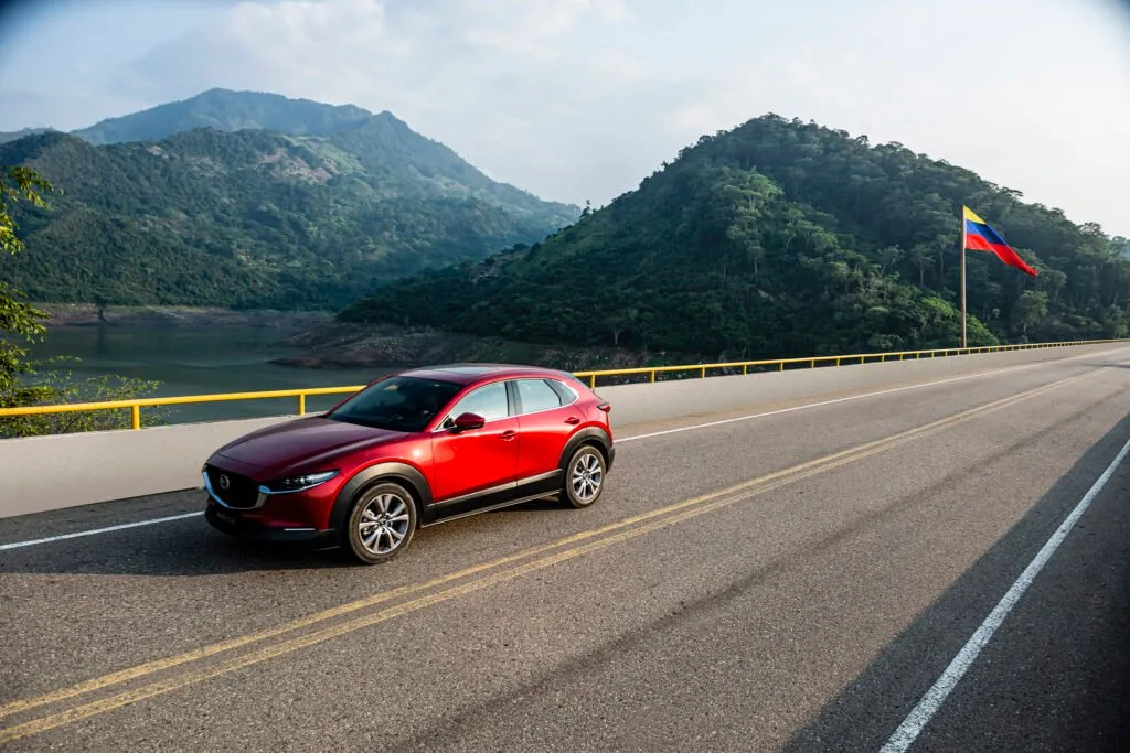 Mazda CX-30 vista frontal