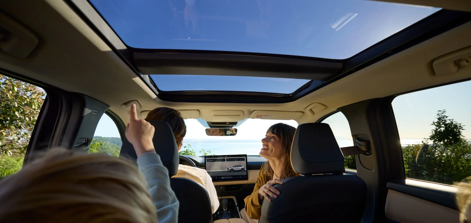Vista del techo panorámico desde la cabina de la nueva Mazda CX-5