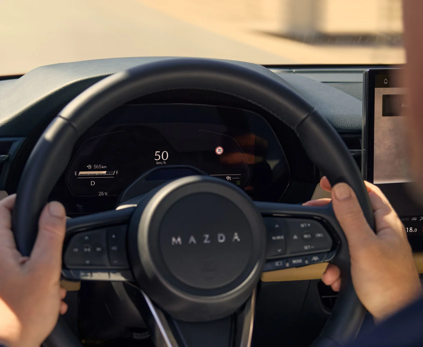 Volante y cuadro de instrumentos digital de la nueva Mazda CX-5