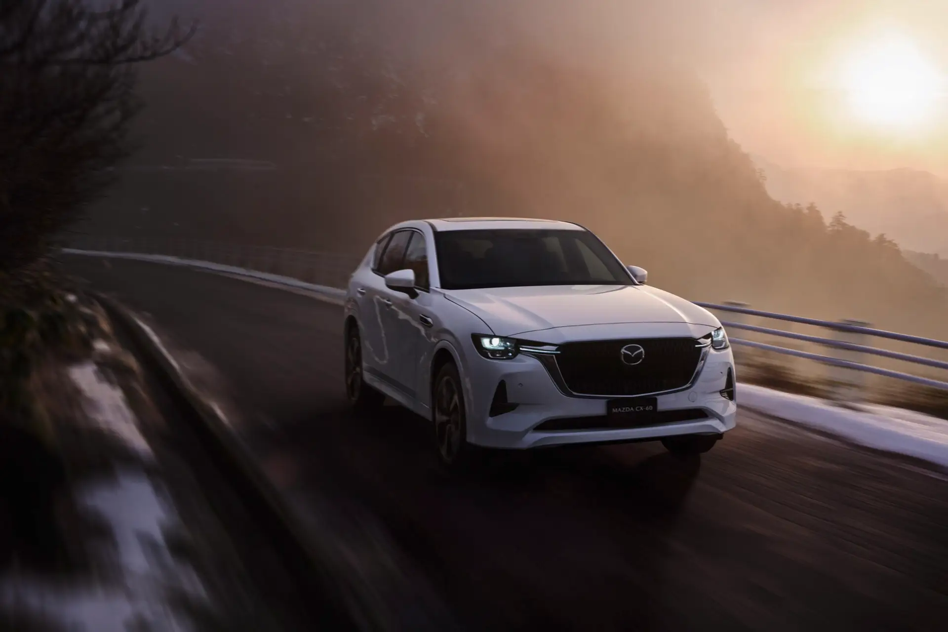 RS63907_KHL1_KST8LA2_Mazda_CX-60_2023_versiones_Grand_Touring_LX_Blanco_Rhodium_Retocadas_Exterior_025
