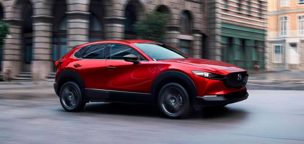 nueva-mazda-cx-30-suv-en-la-ciudad